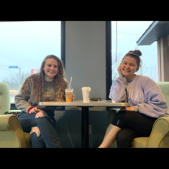 Meet your Posher, Hannah - Picture 7 of 7